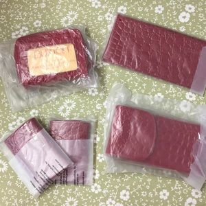 NWOT Large Red Buxton Tote With 5 Accessories